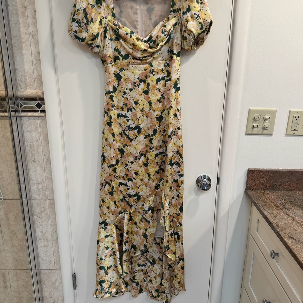 ASTR The Label: Dayanara Floral Puff Sleeve Dress